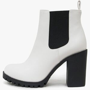 SODA SZ 5.5 White Platform Lug-Sole Booties